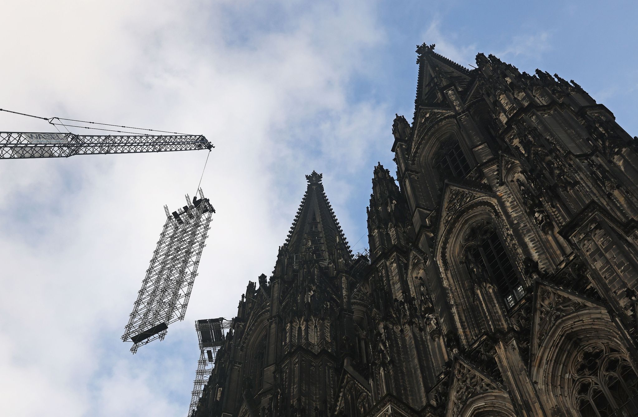 Freie Sicht auf den Kölner Dom – Baugerüst abgebaut