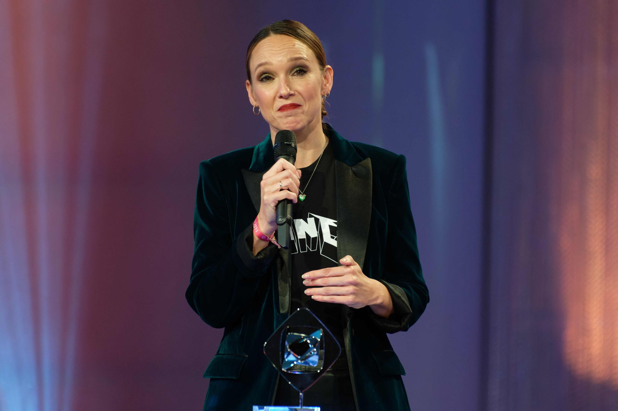 Kebekus und Reeves mit Bayerischem Fernsehpreis geehrt