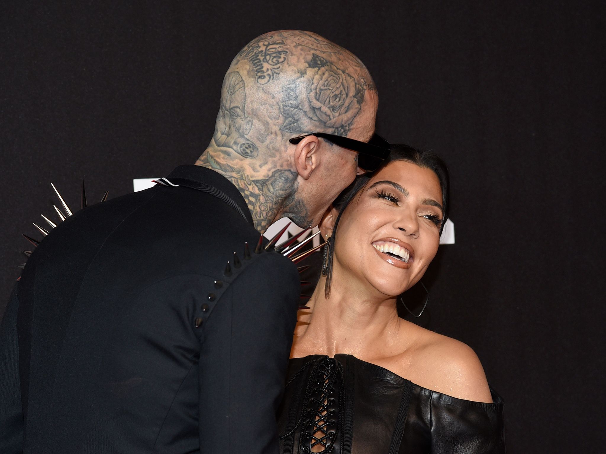Kourtney Kardashian und Travis Barker feiern ihre Liebe