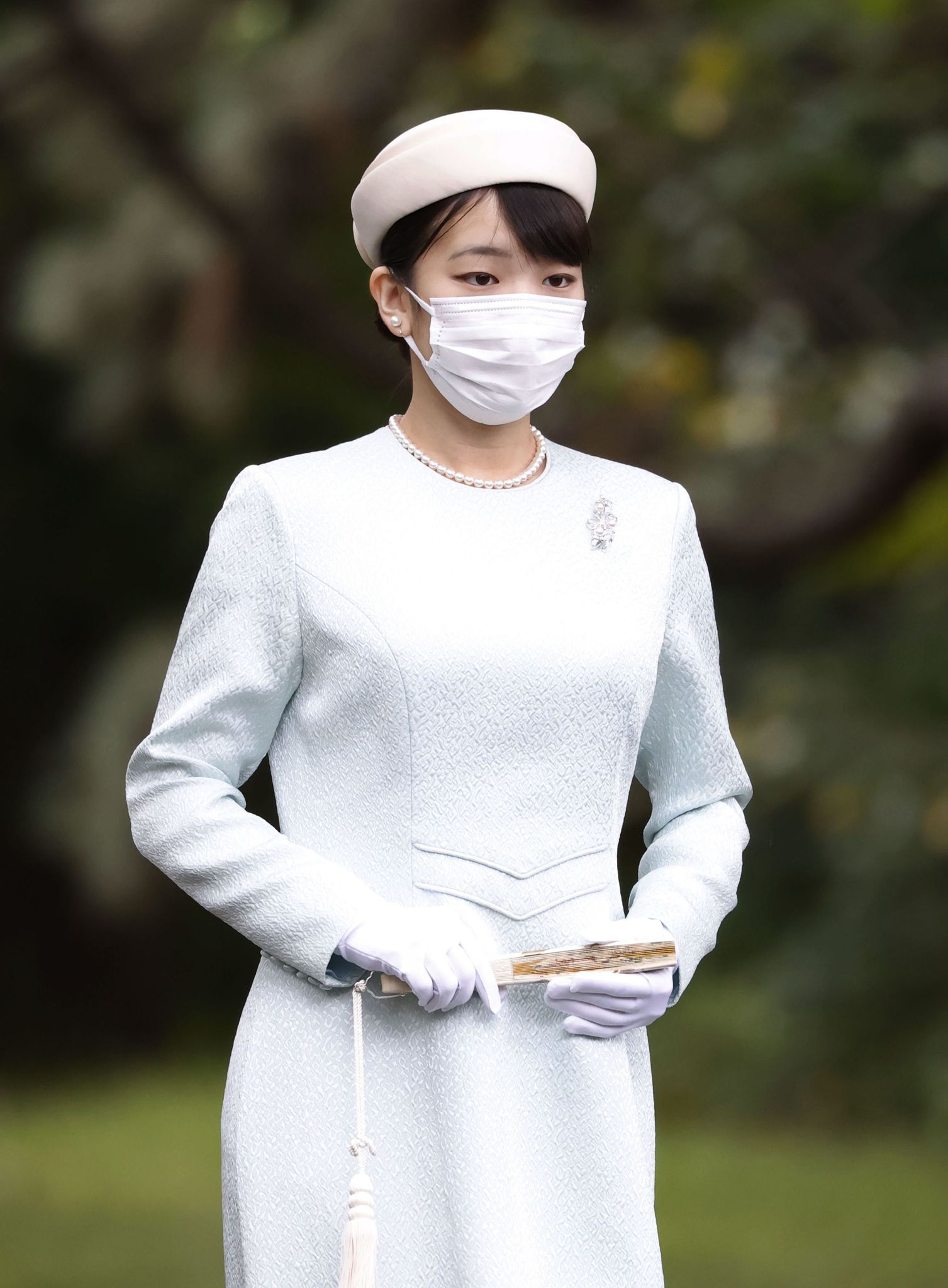 Prinzessin Mako betet vor Heirat zu kaiserlichen Ahnen
