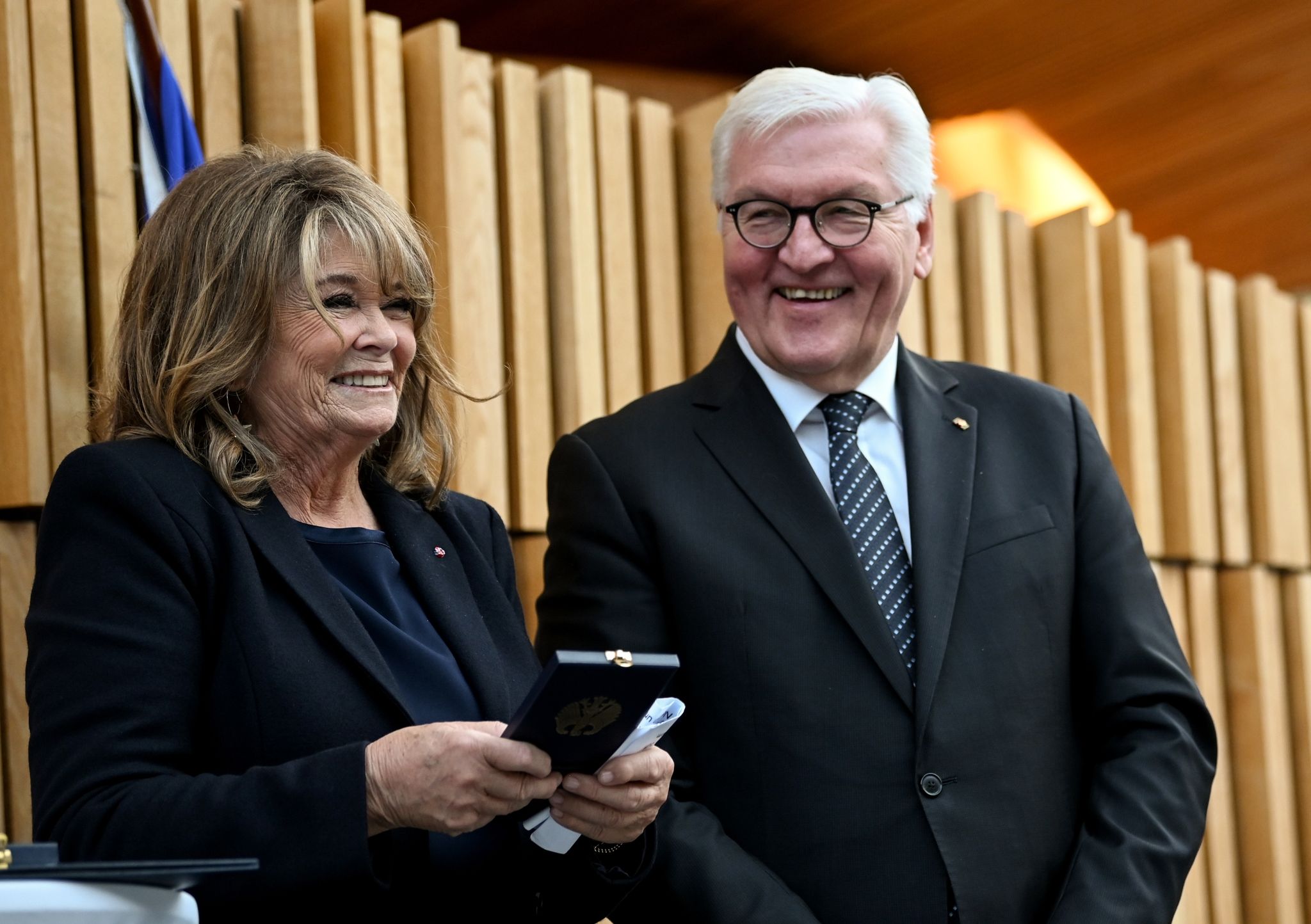 Wencke Myhre mit Bundesverdienstkreuz ausgezeichnet