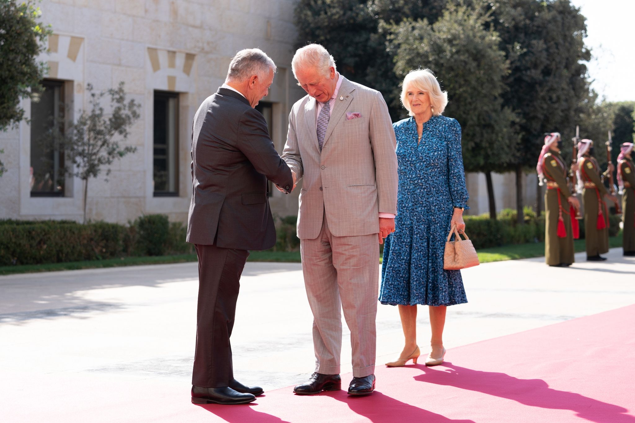 Charles und Camilla treffen König Abdullah II.