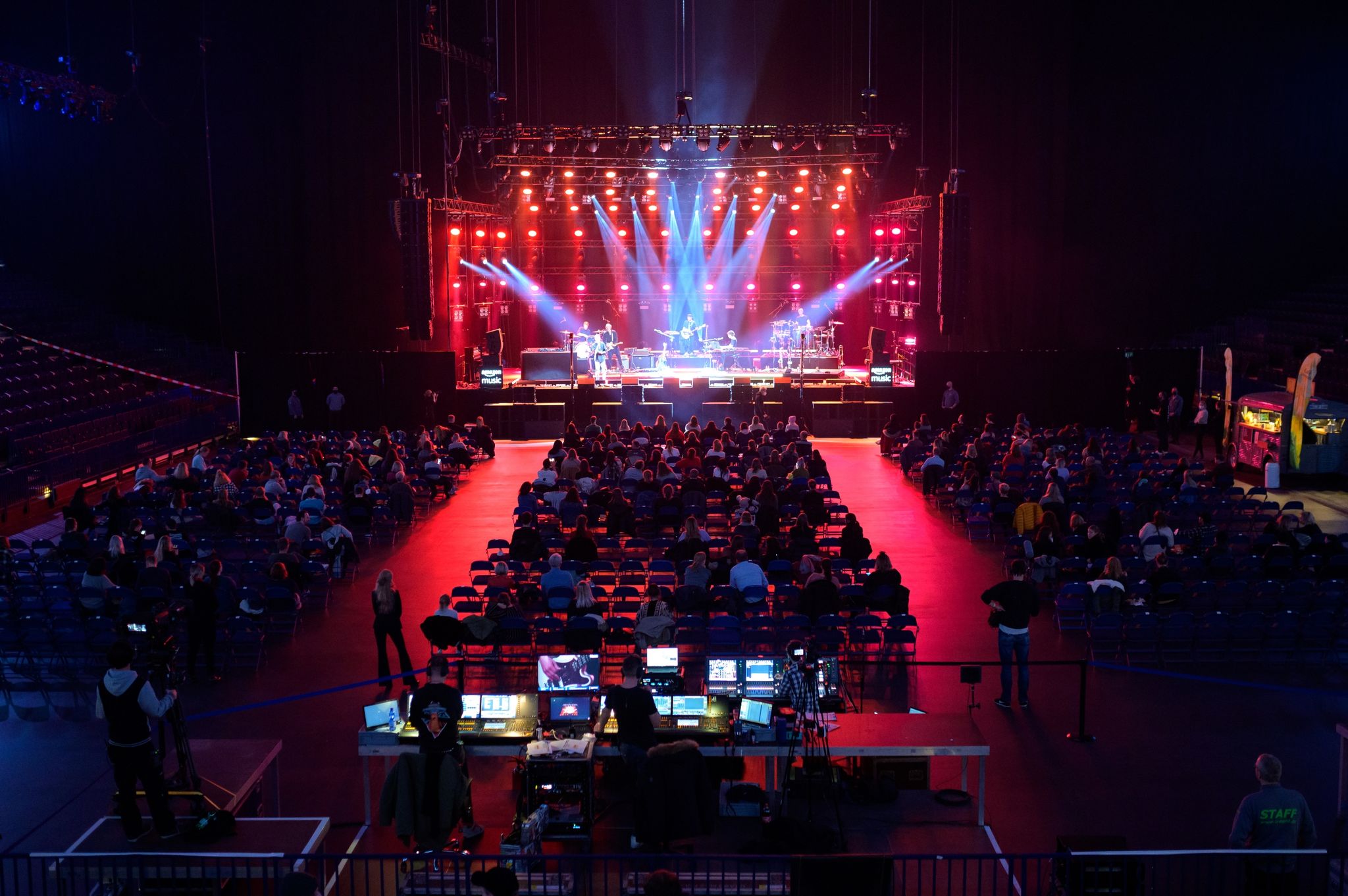 Konzert-Marathon in fast leerer Arena
