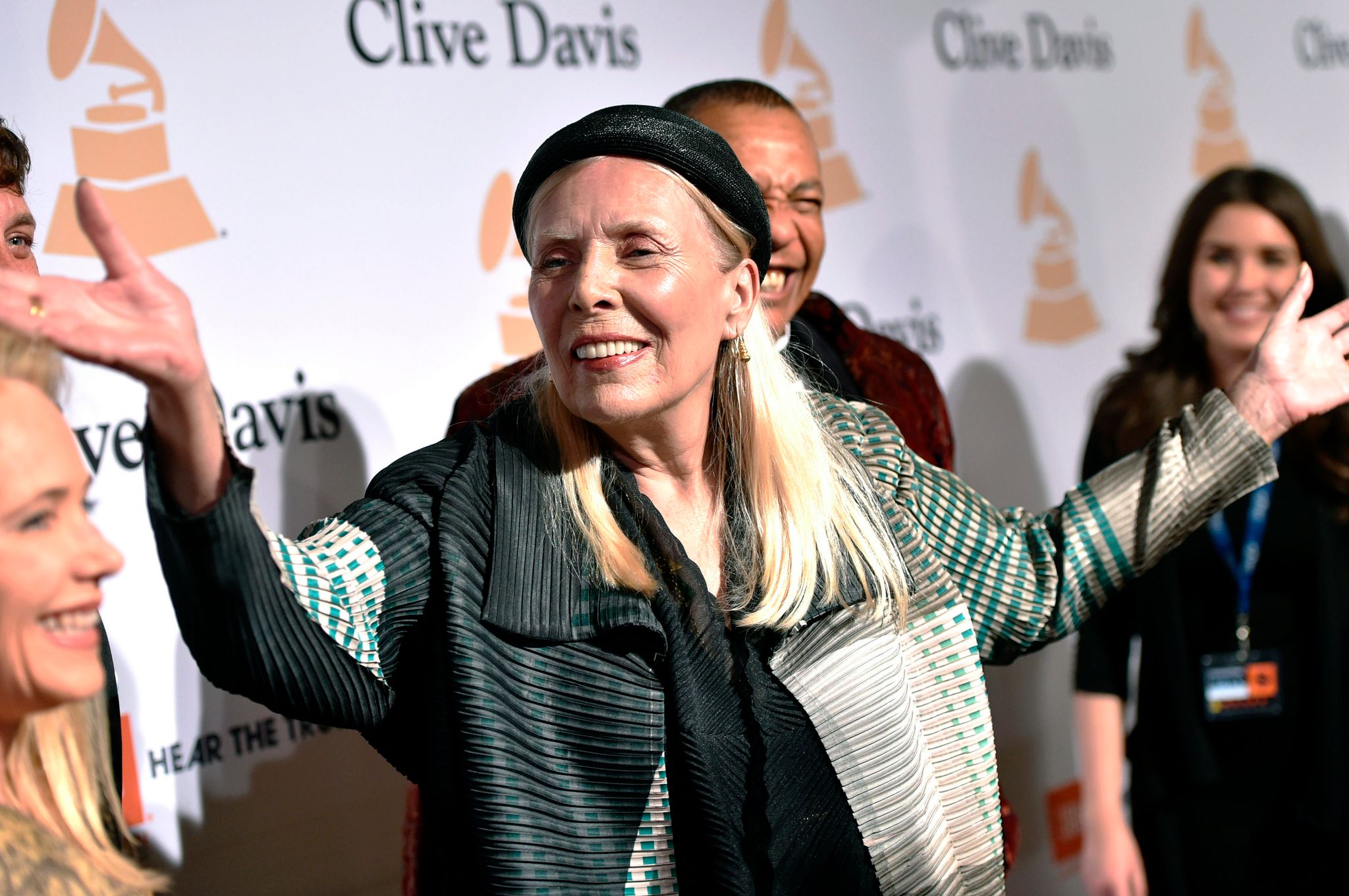 Joni Mitchell und Neil Young verlassen Spotify