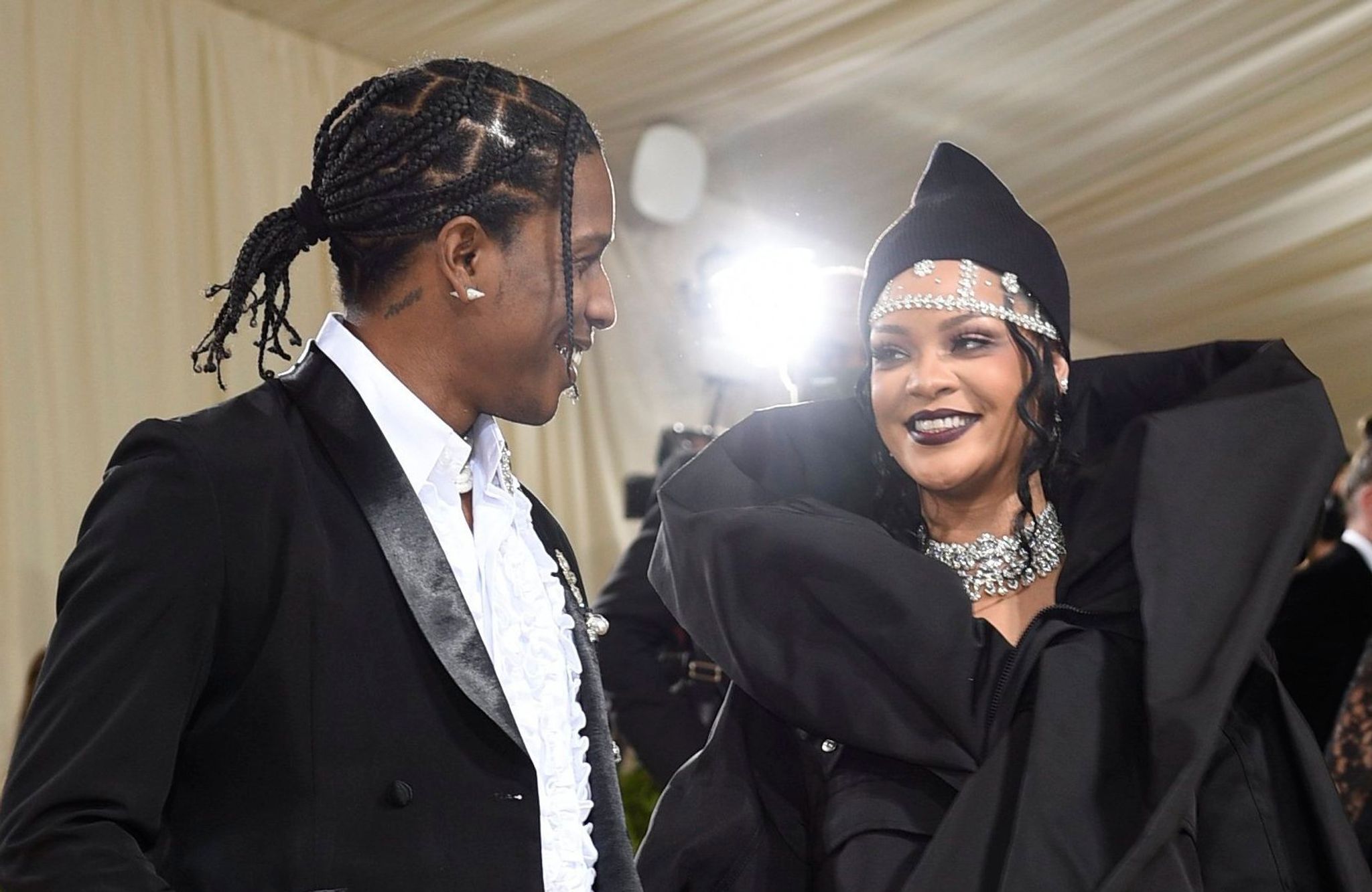 Rihanna postet Fotos mit offensichtlichem Babybauch