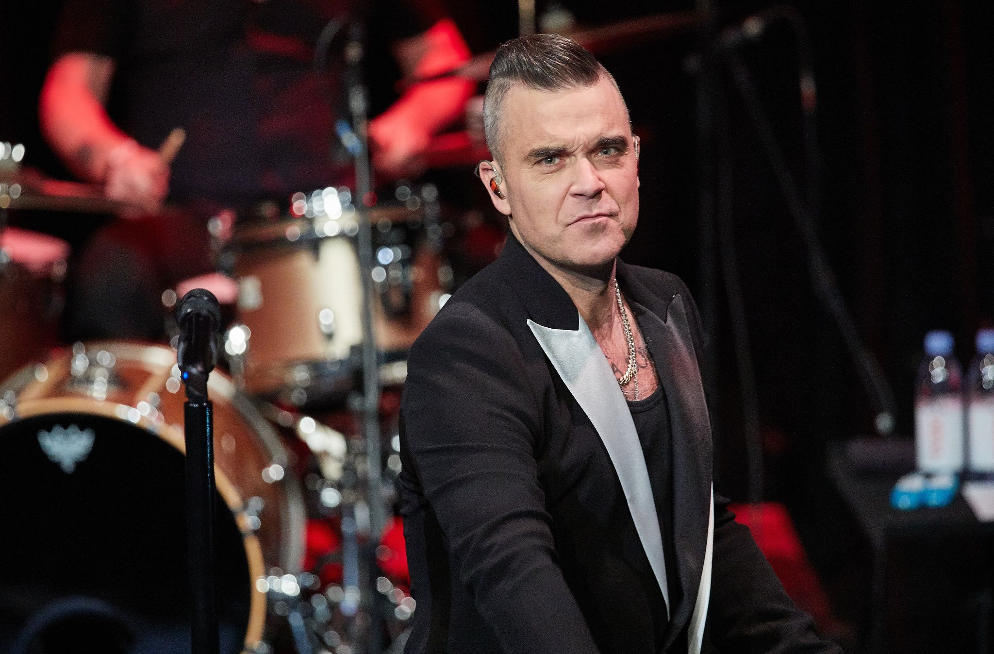 Banksy-Werke von Robbie Williams für Millionen versteigert