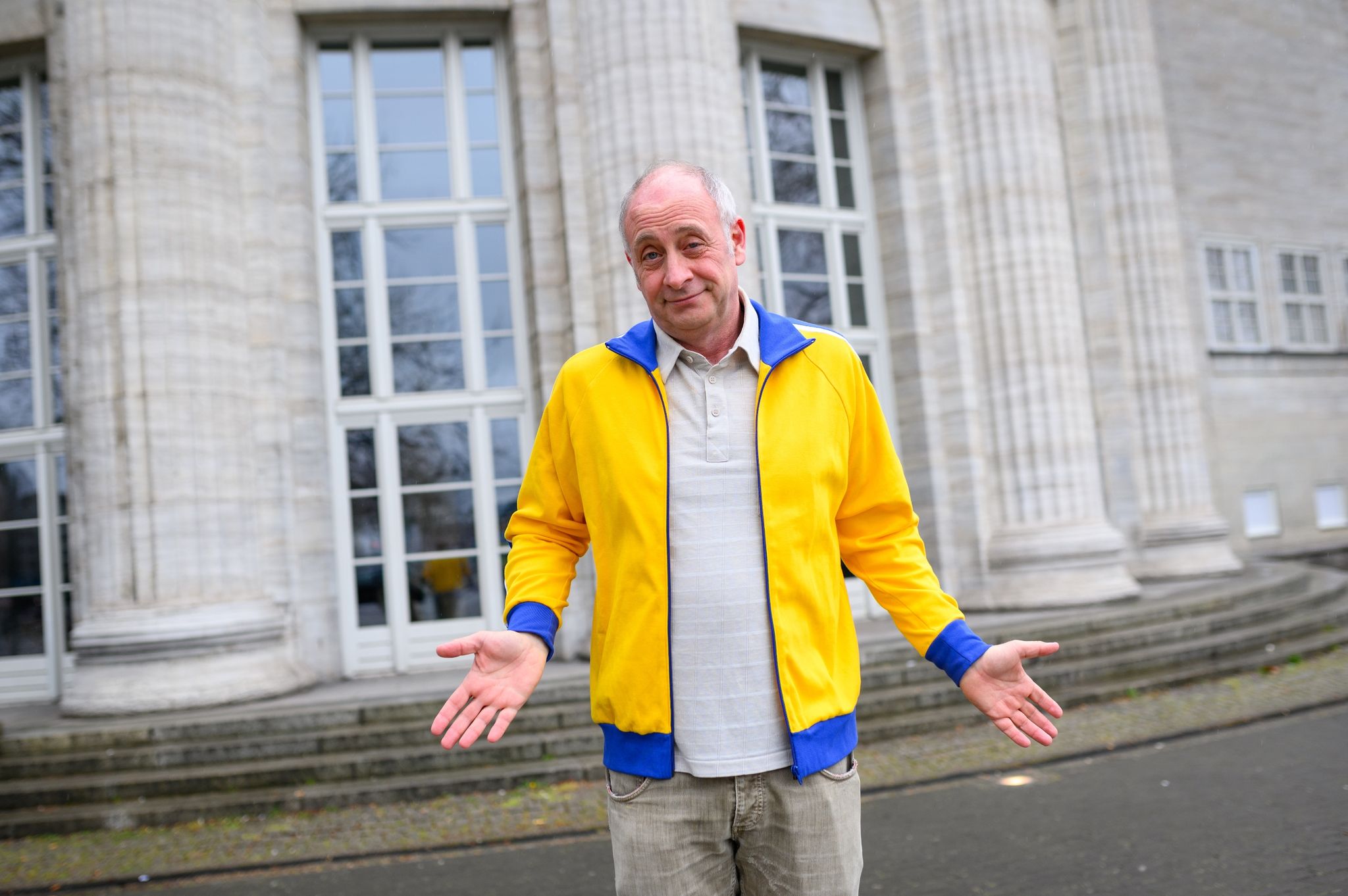 Alfons tauscht Orange gegen Gelb-Blau