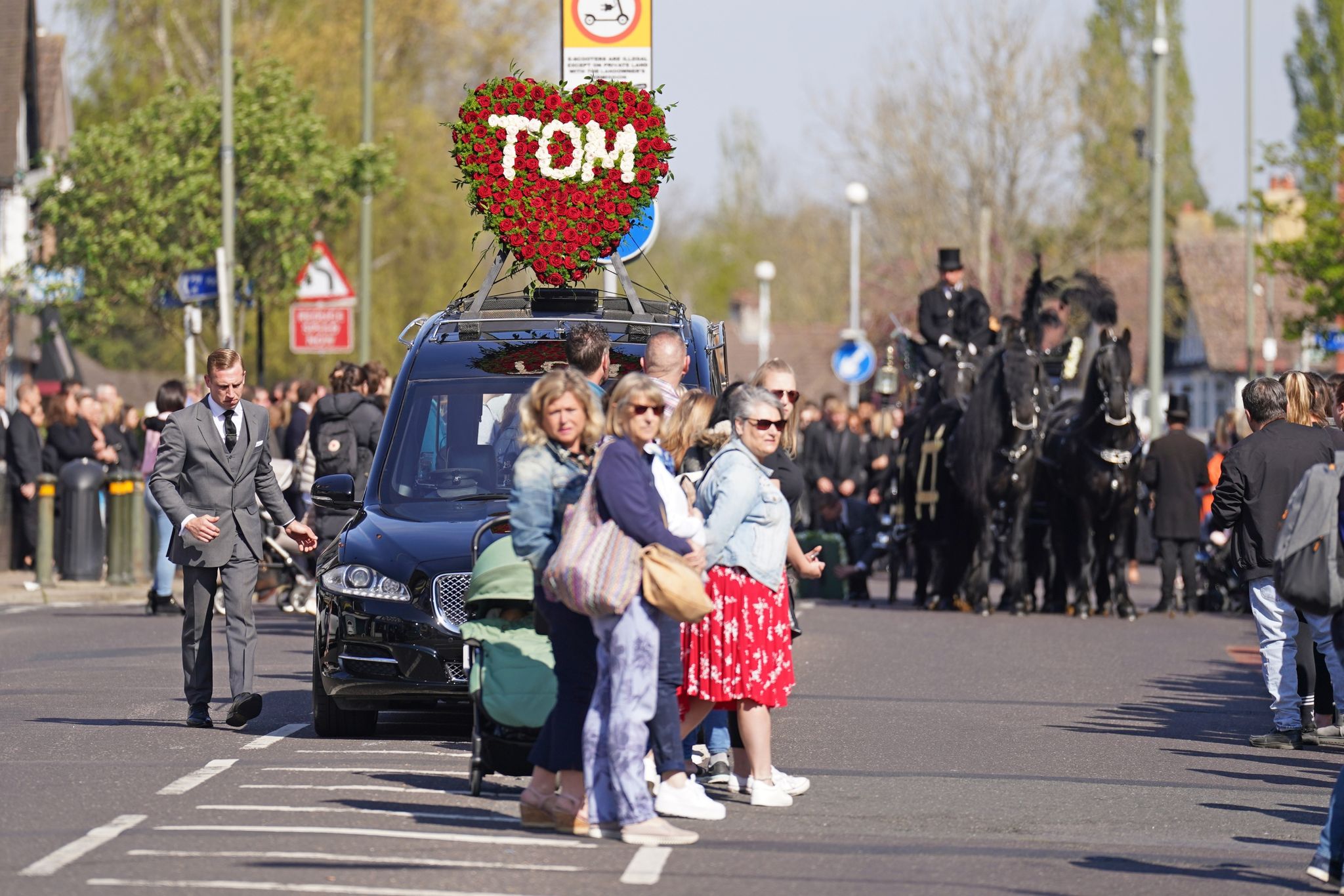 Hunderte geben Tom Parker letztes Geleit