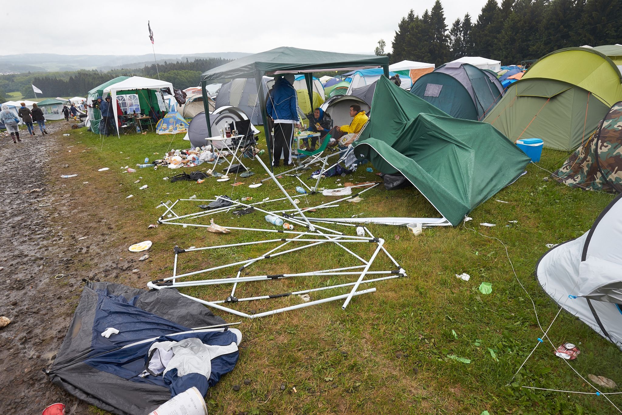«Rock am Ring»: Aufgegebene Zelte werden zu Jacken