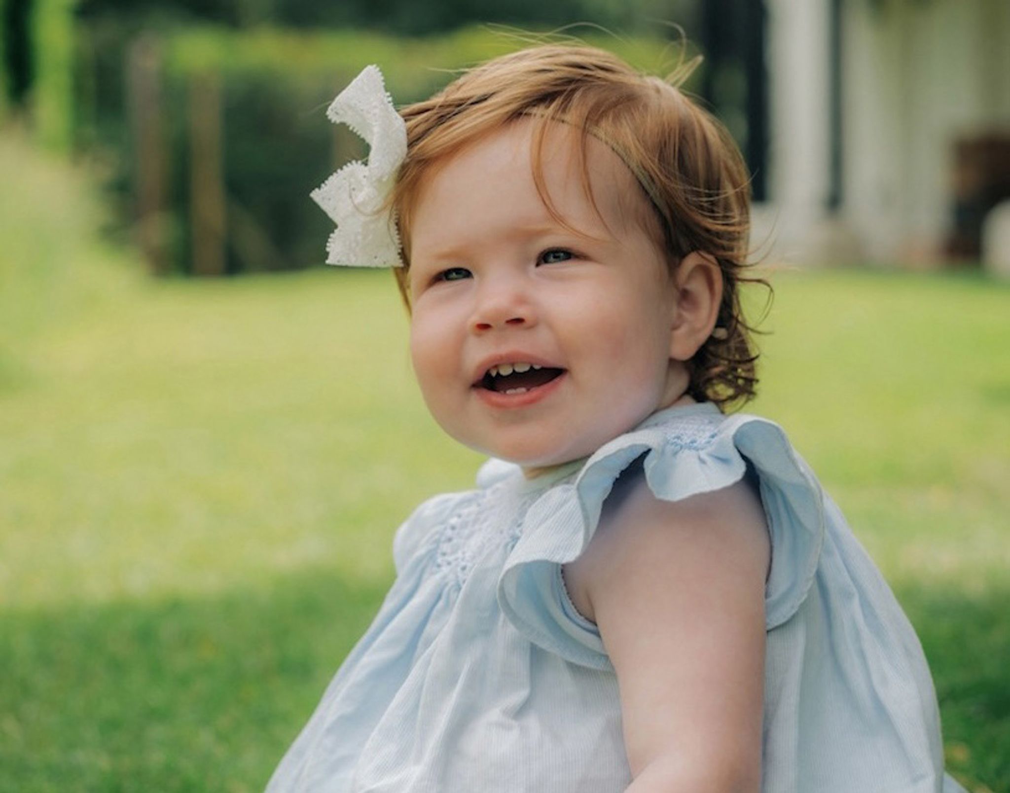 Harry und Meghan mit Geburtstagsfoto von Tochter Lilibet