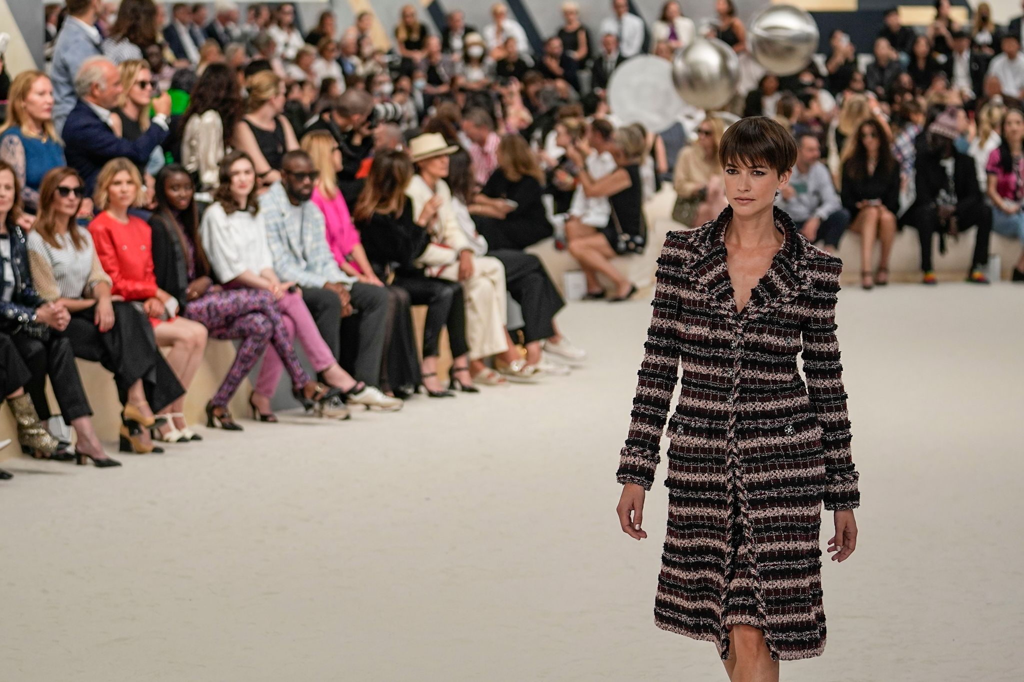 Viele Promis bei Haute Couture-Schauen in Paris