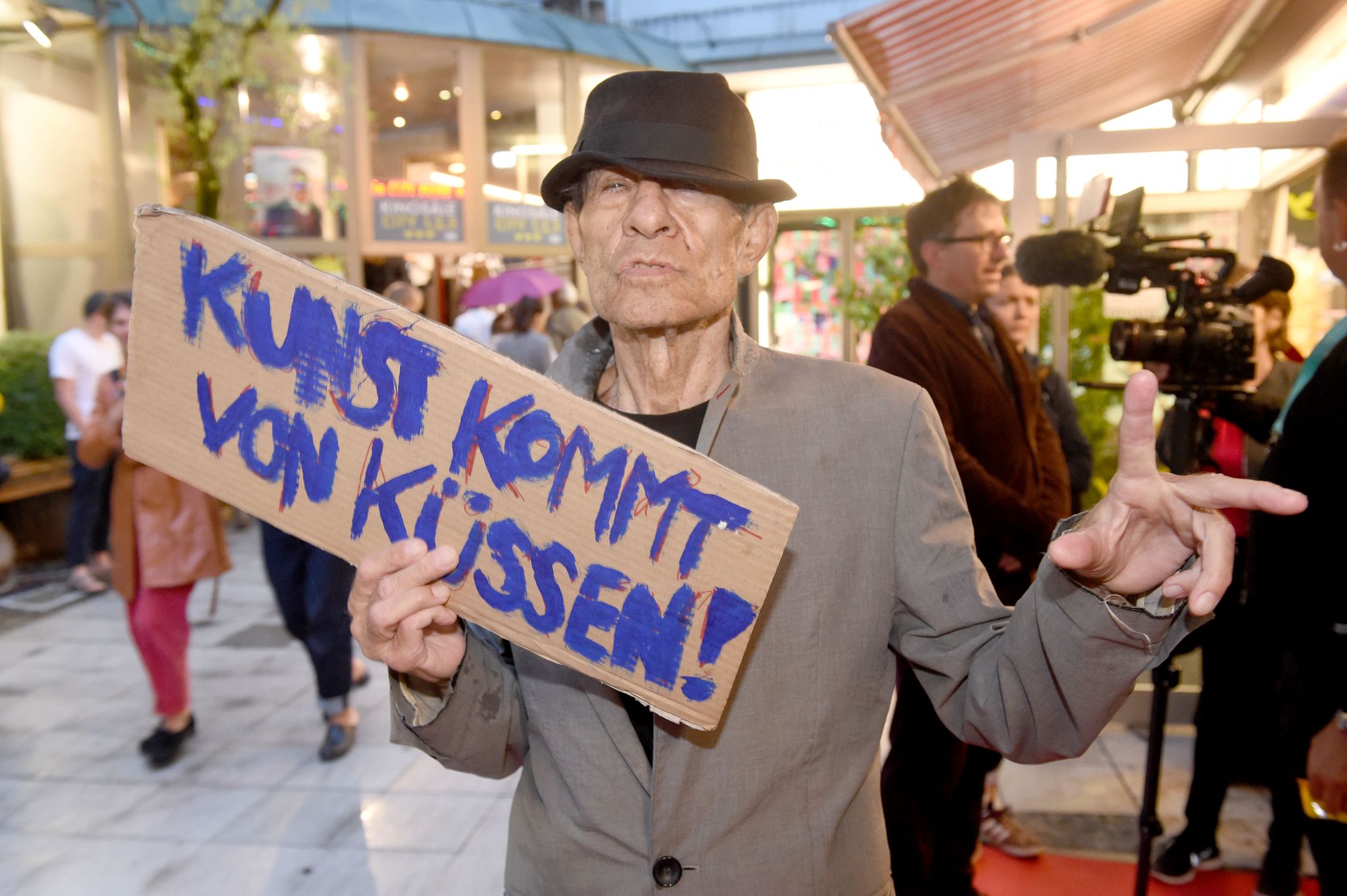 «Kunst kommt von küssen» – Regisseur Klaus Lemke ist tot