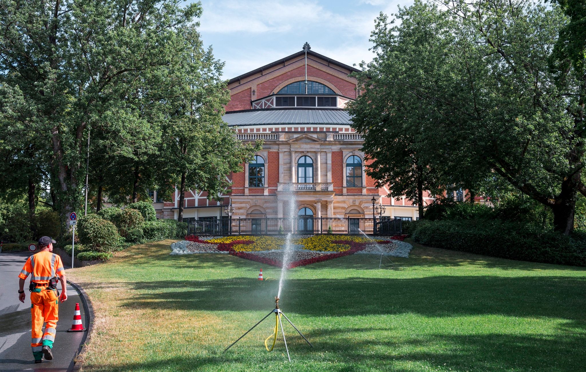 Aktivisten besetzen vor Bayreuther Festspielen Bäume