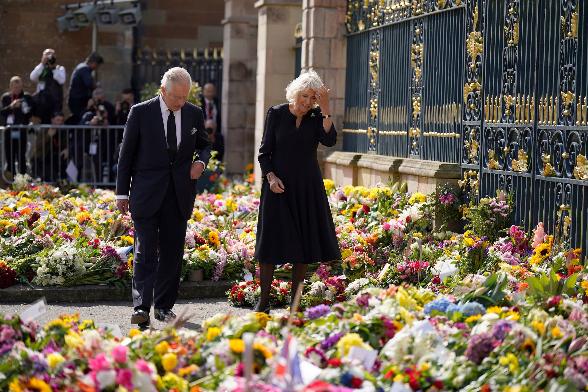 Sarg der Queen in London erwartet – König besucht Nordirland