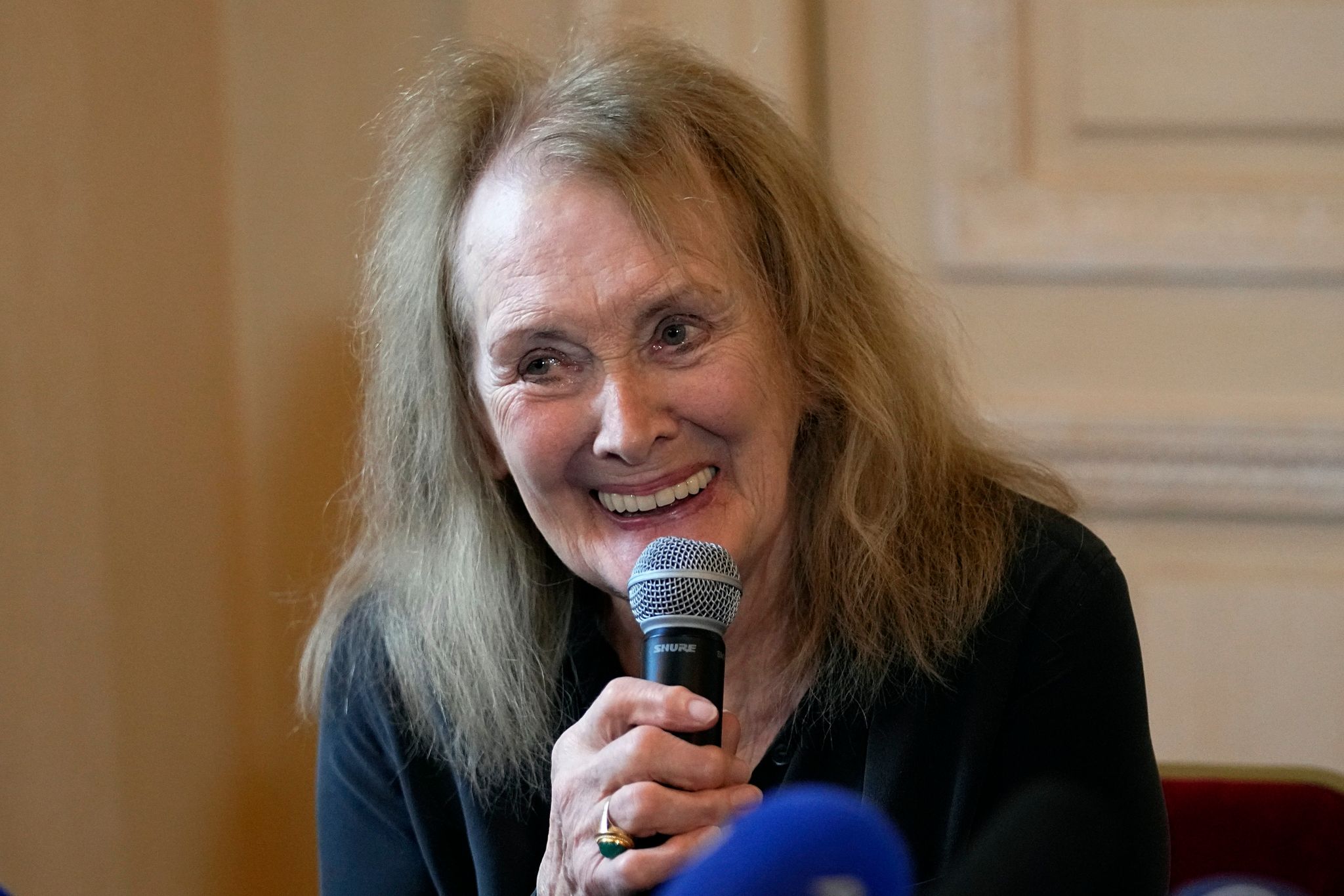 Französin Annie Ernaux erhält den Literaturnobelpreis