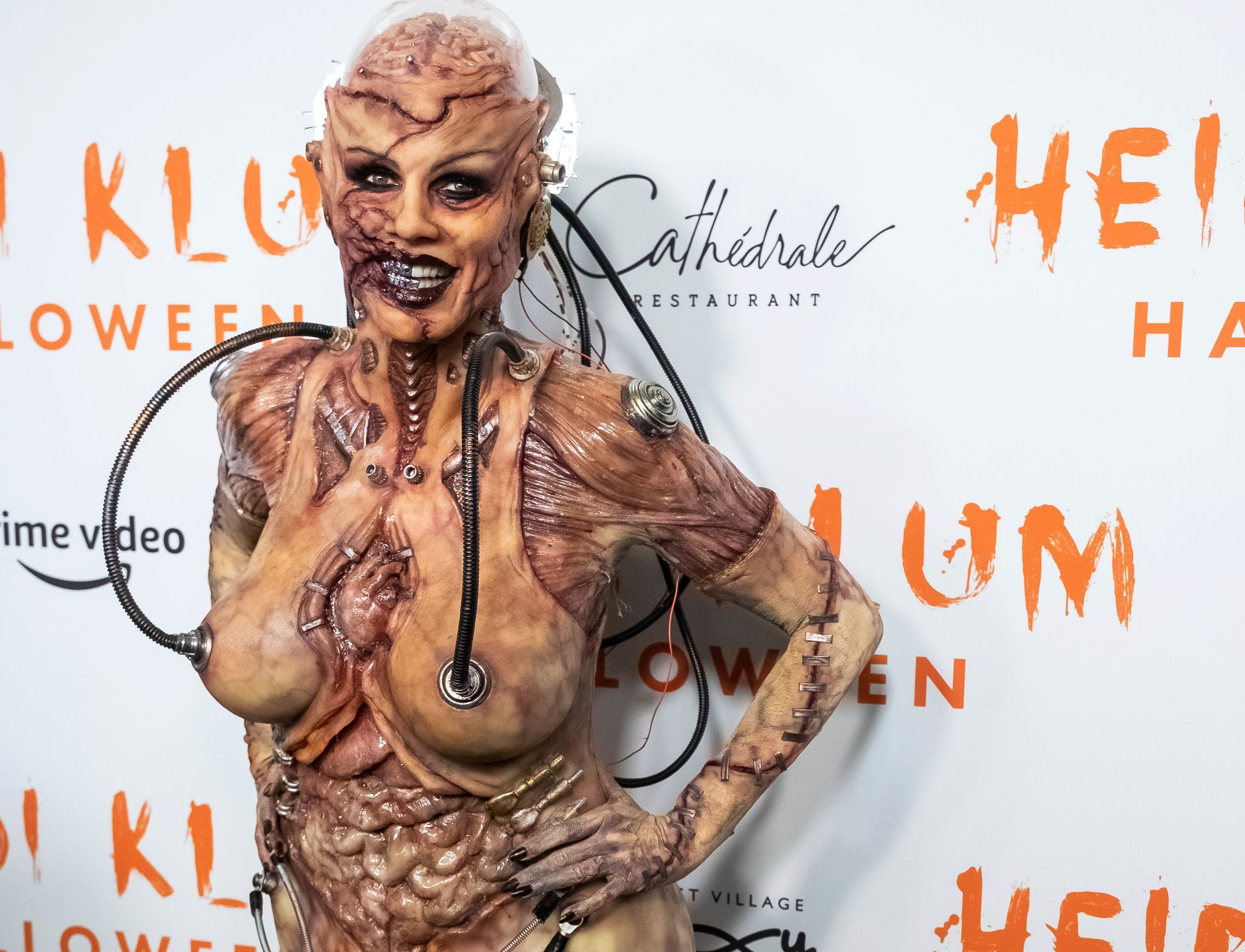 Heidi Klum stimmt auf Halloweenparty ein