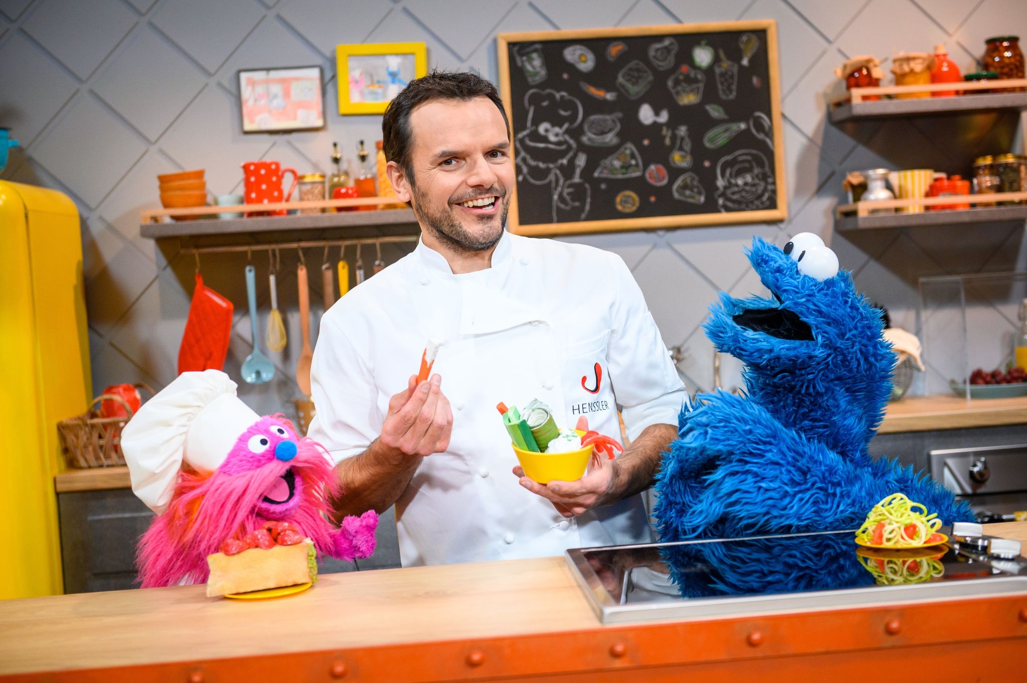 Steffen Henssler kocht mit dem Krümelmonster
