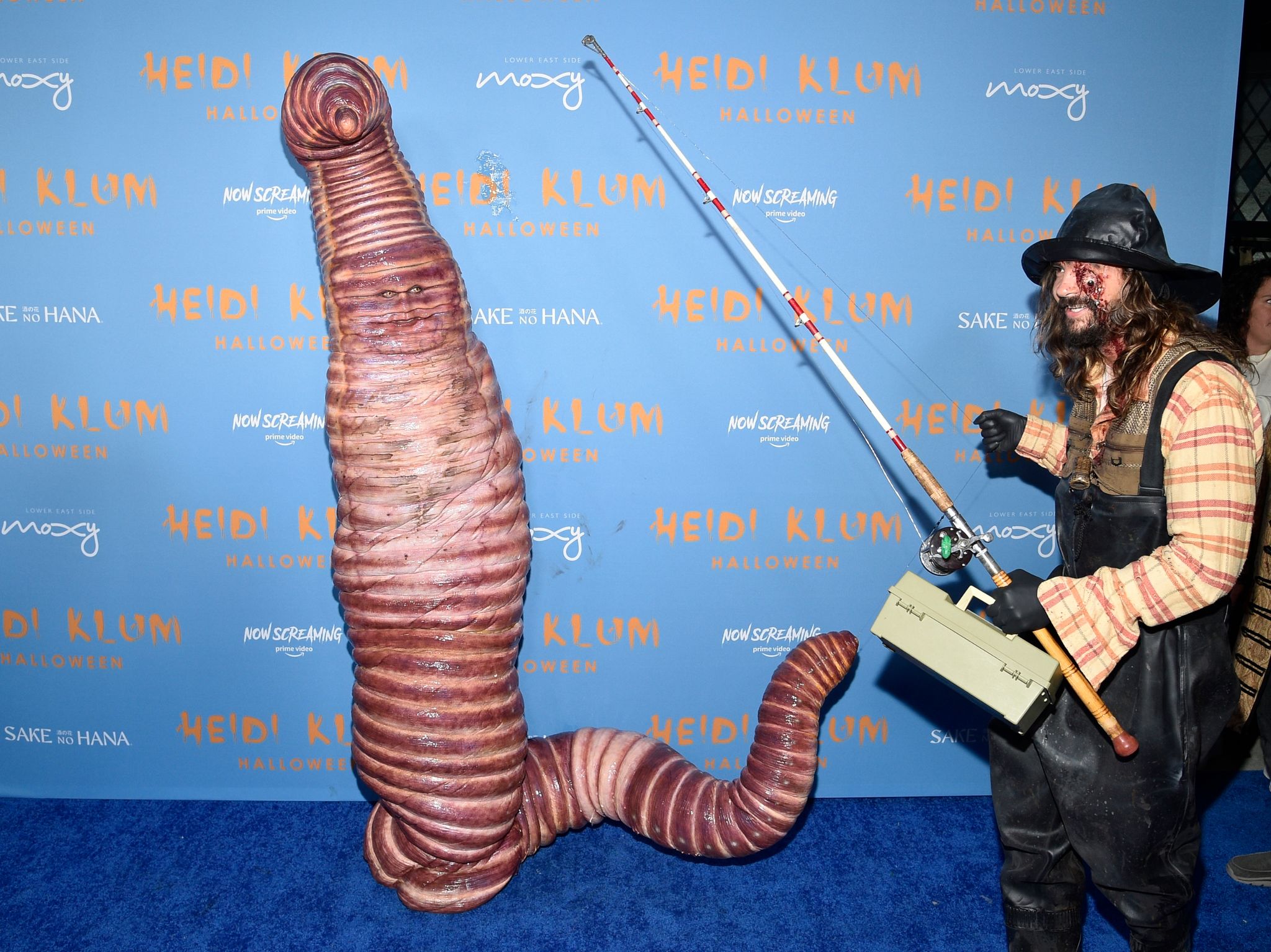 Heidi Klum feiert Halloween als riesiger Wurm