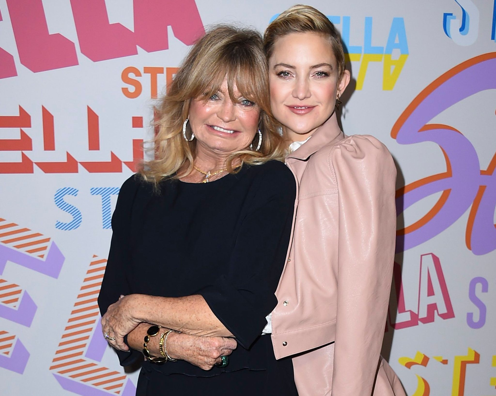 Kate Hudson gratuliert Mutter Goldie Hawn zum 77.