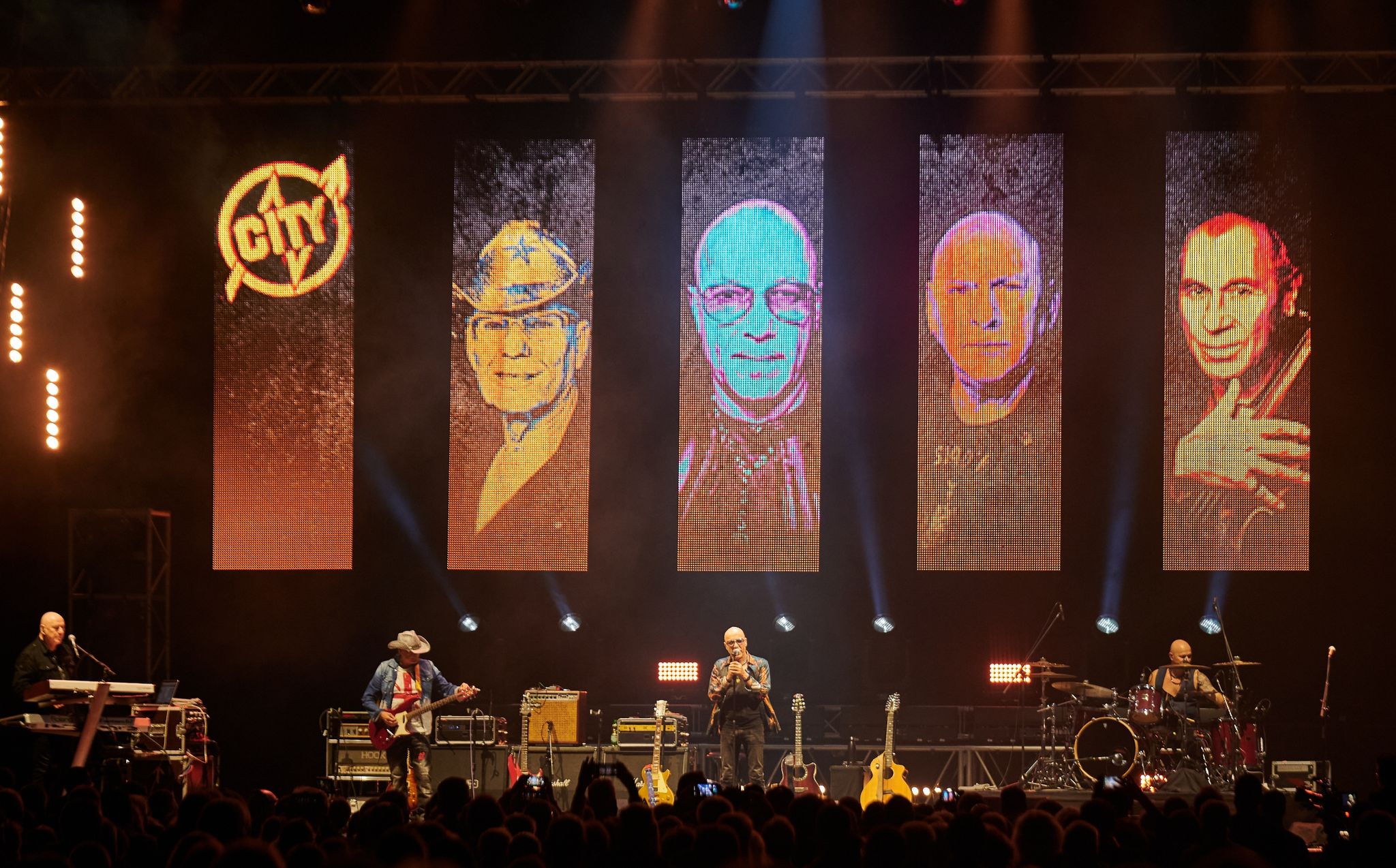 Doppel-Wumms und Love and Peace: City rockt ein letztes Mal