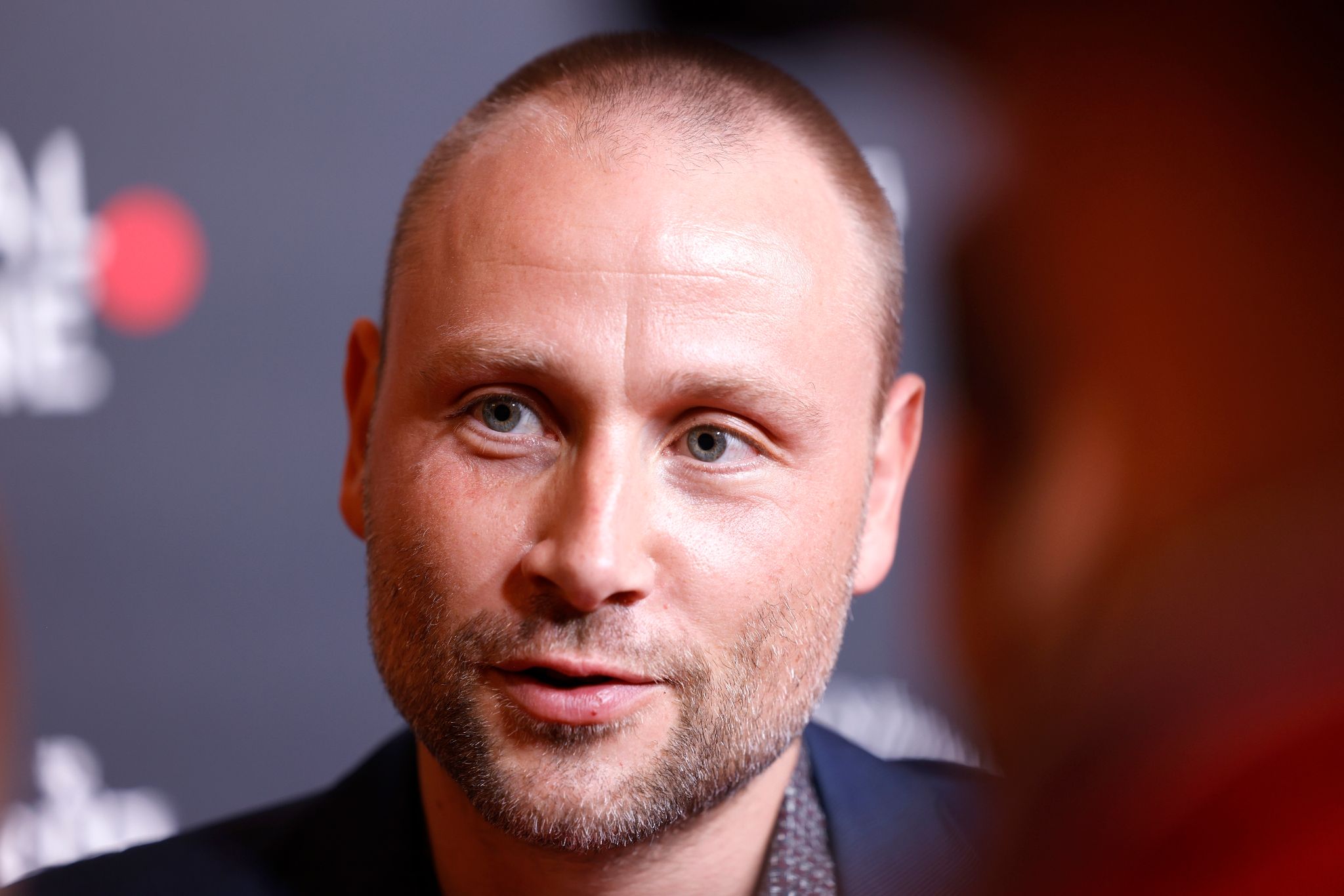 Max Riemelt findet Rheinländer lustig