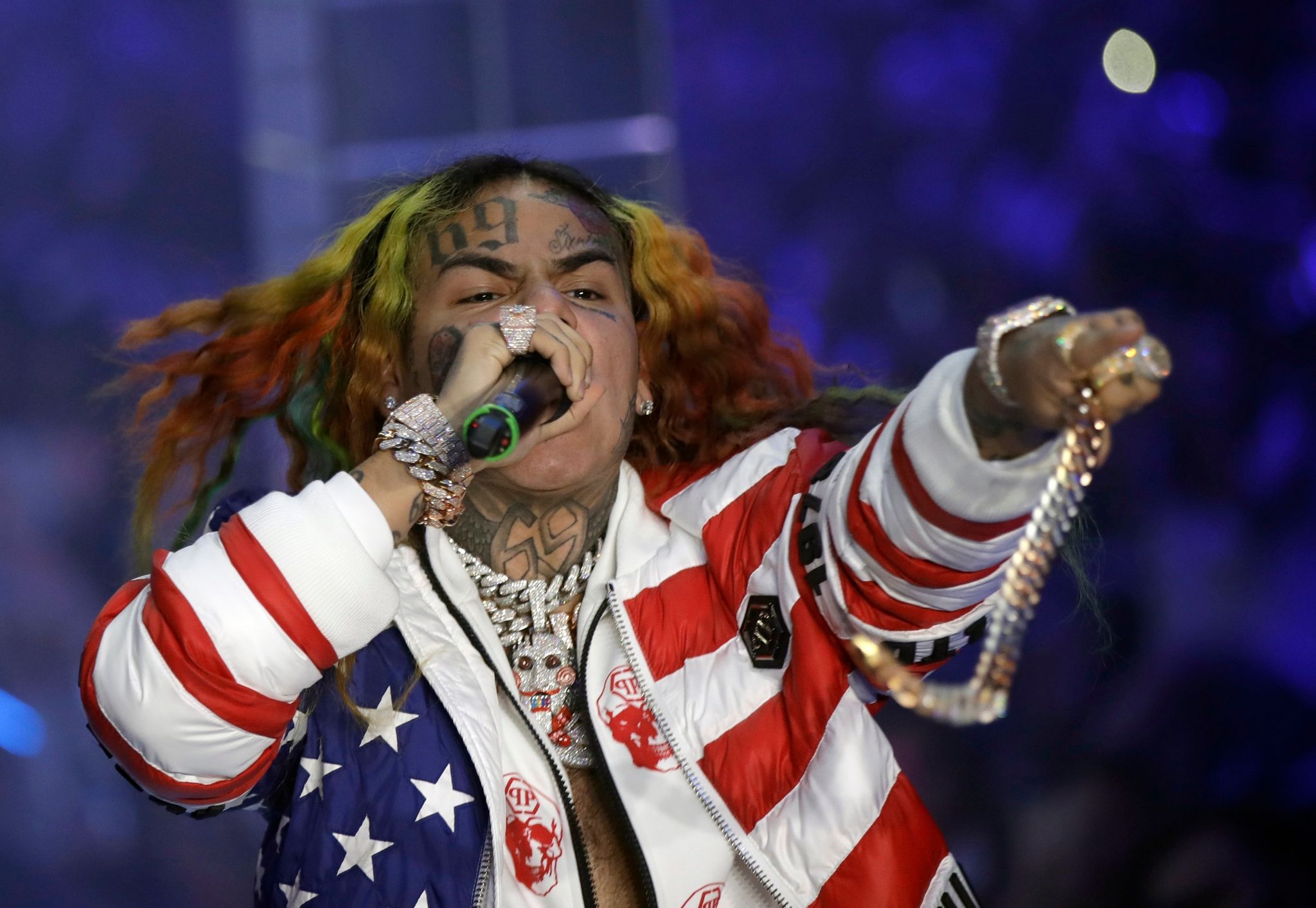 Rapper 6ix9ine in Fitnessstudio angegriffen