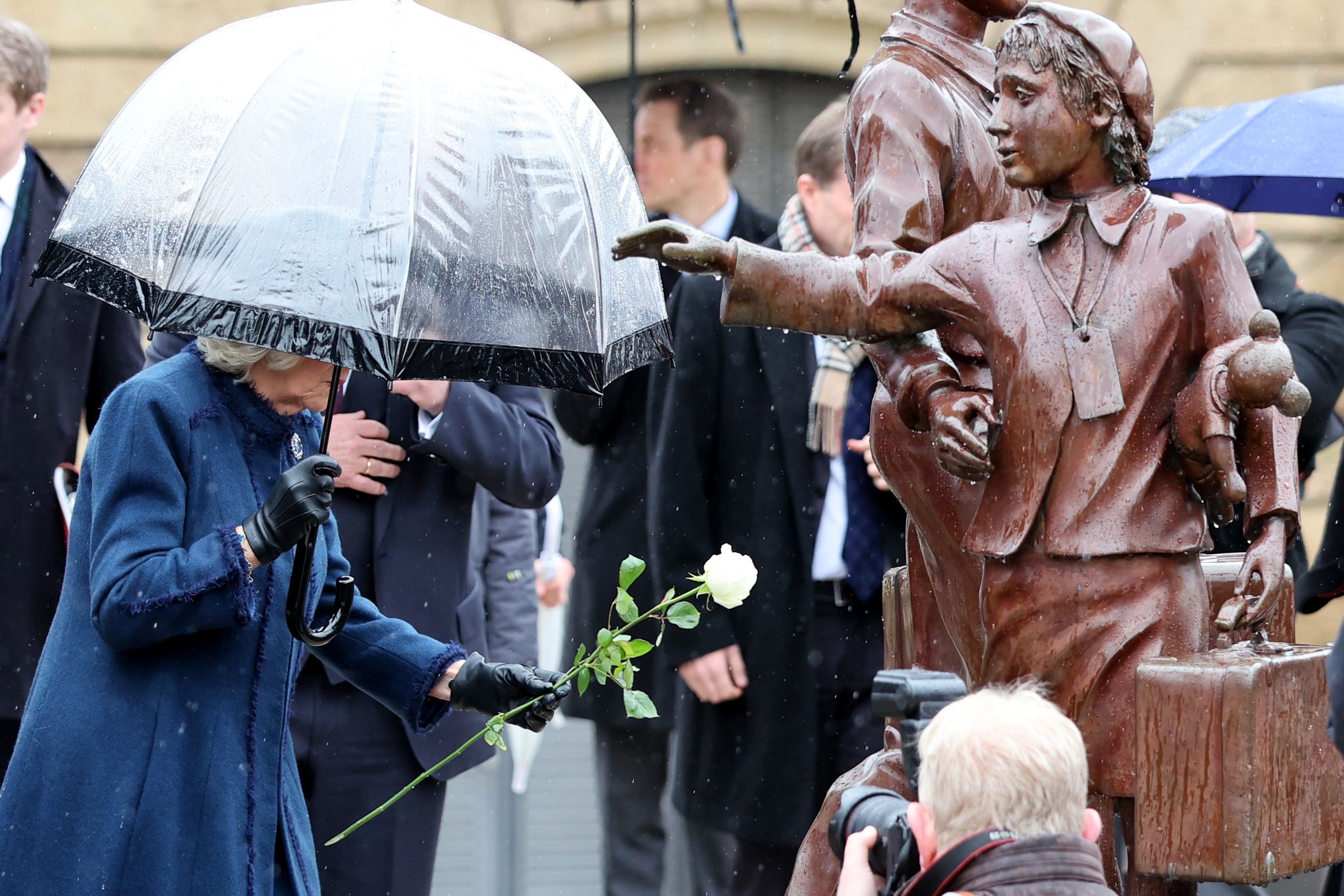 Staatsbesuch mit Regenschirm: Charles und Camilla in Hamburg