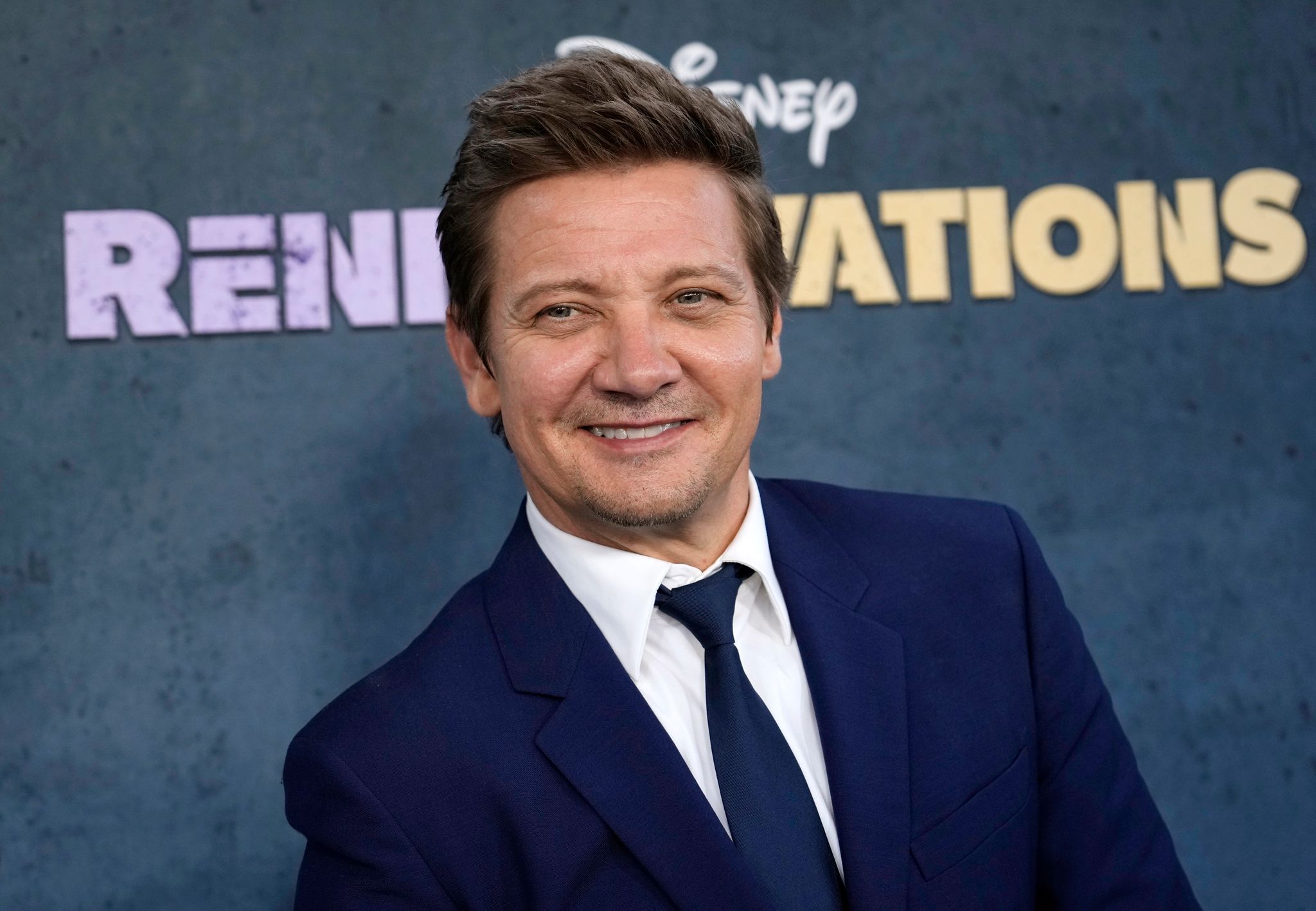 Jeremy Renner nach Unfall wieder auf rotem Teppich