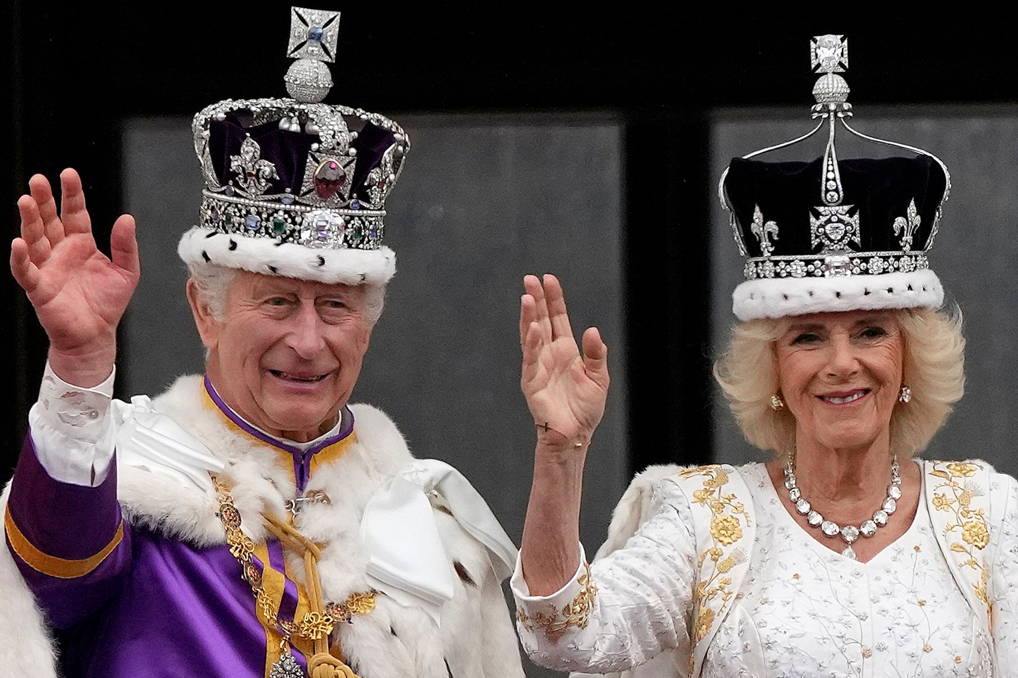 Mit Prunk und Protest – Charles und Camilla gekrönt