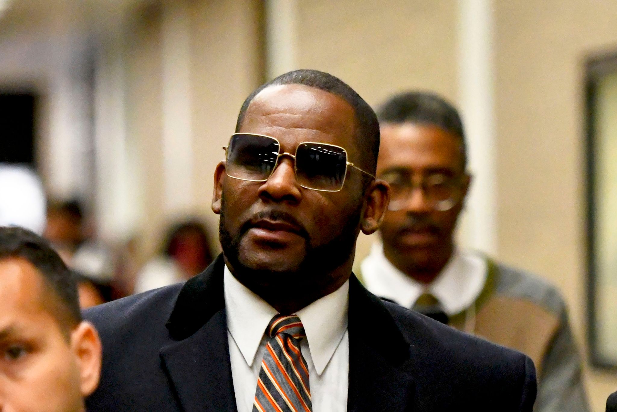 Staatsanwaltschaft will von Labels Einnahmen von R. Kelly