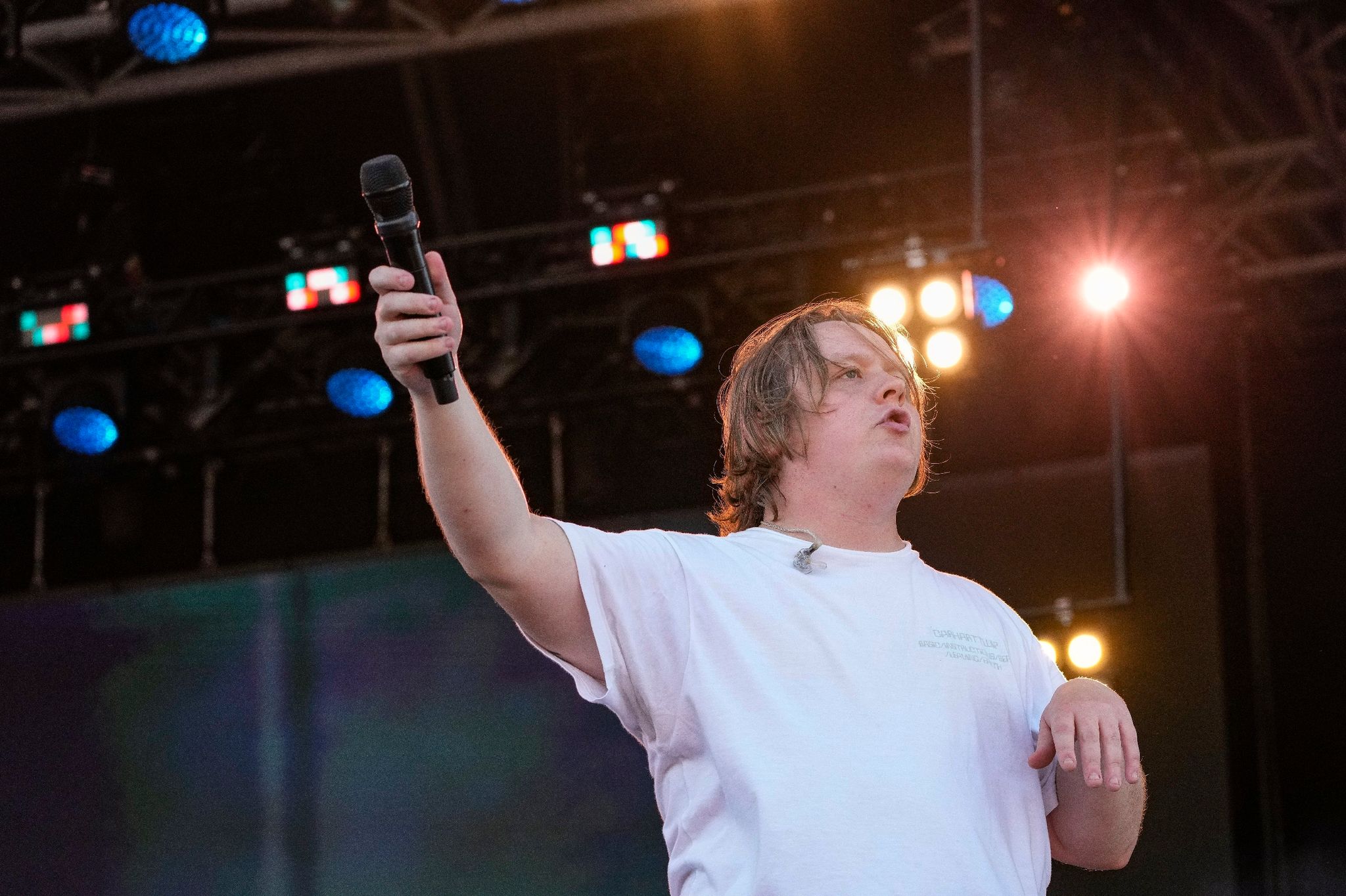 Lewis Capaldi mit Stimmproblemen in Glastonbury