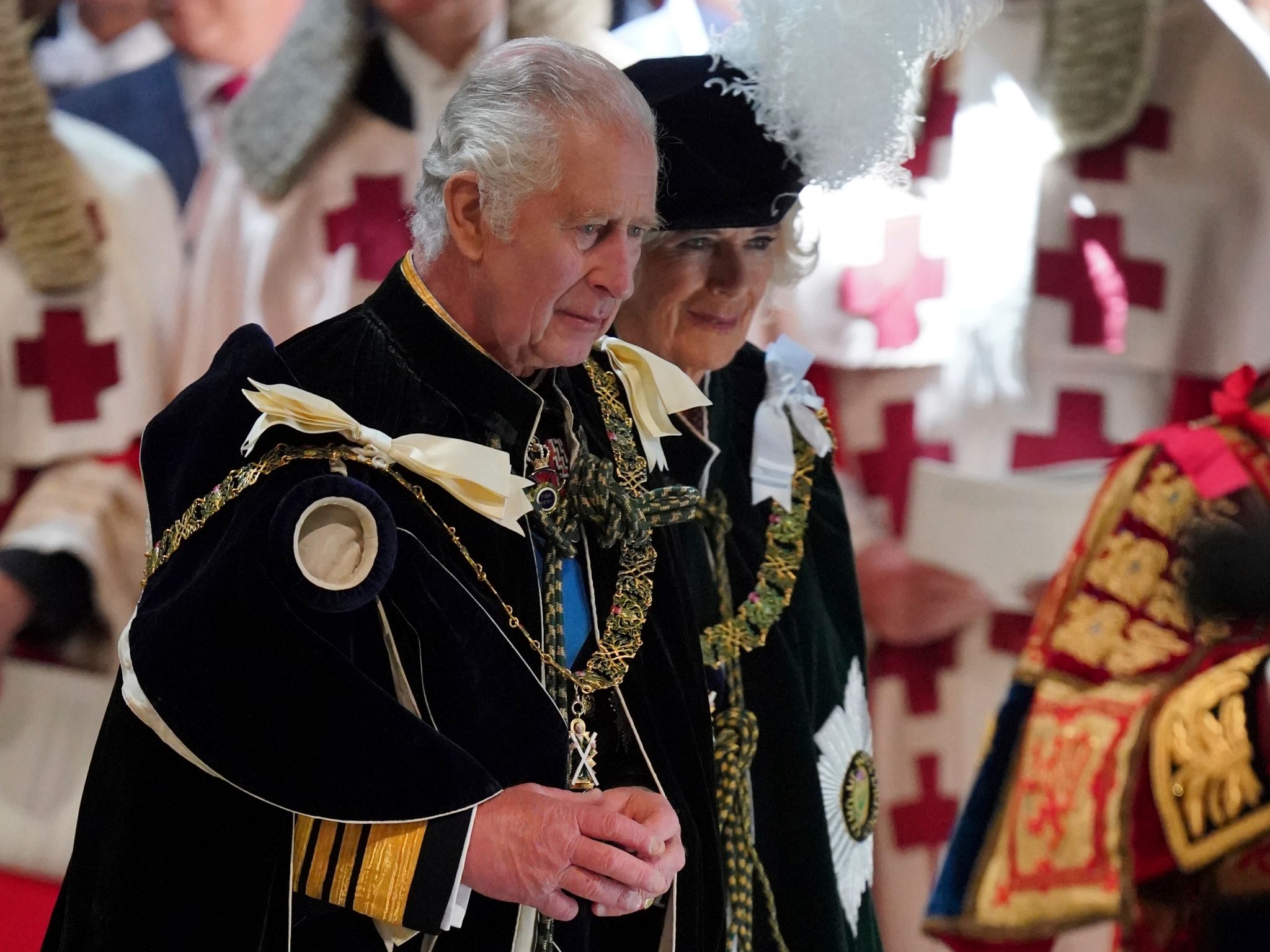 König Charles mit schottischen Kronjuwelen geehrt