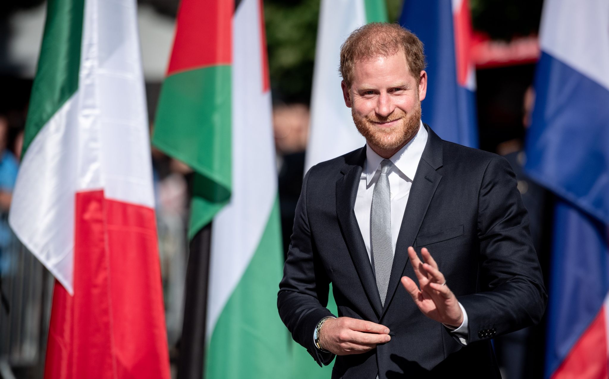 Prinz Harry zu Empfang im Düsseldorfer Rathaus eingetroffen
