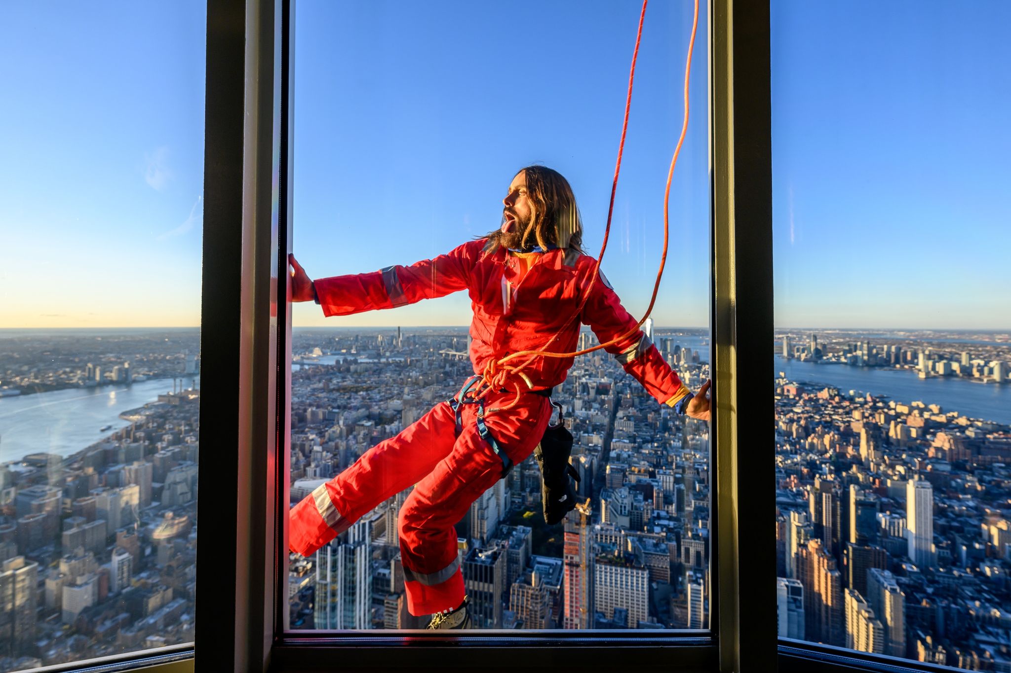 Jared Leto klettert am Empire State Building hoch