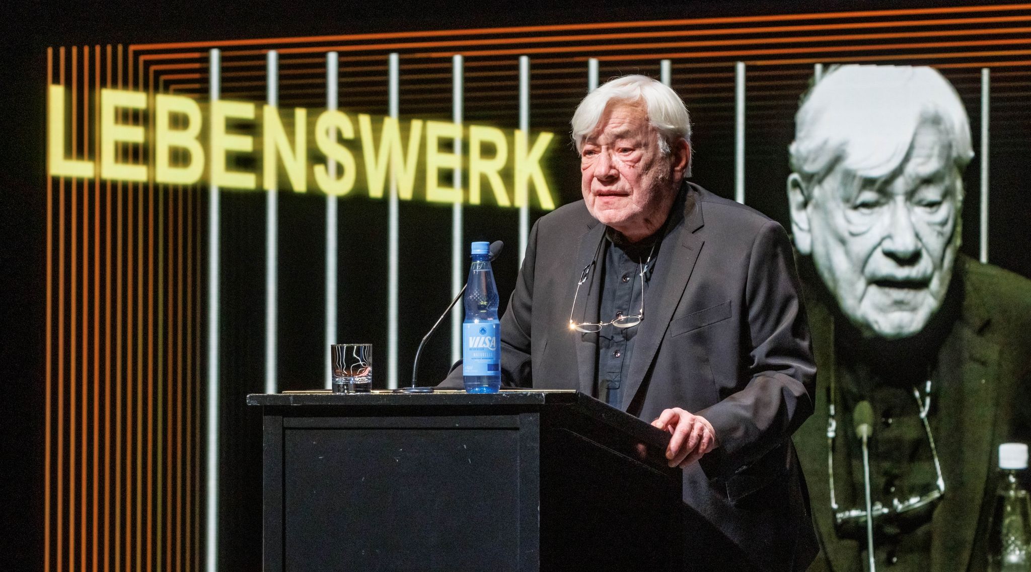 Theaterpreis: Klaus Zehelein für Lebenswerk geehrt