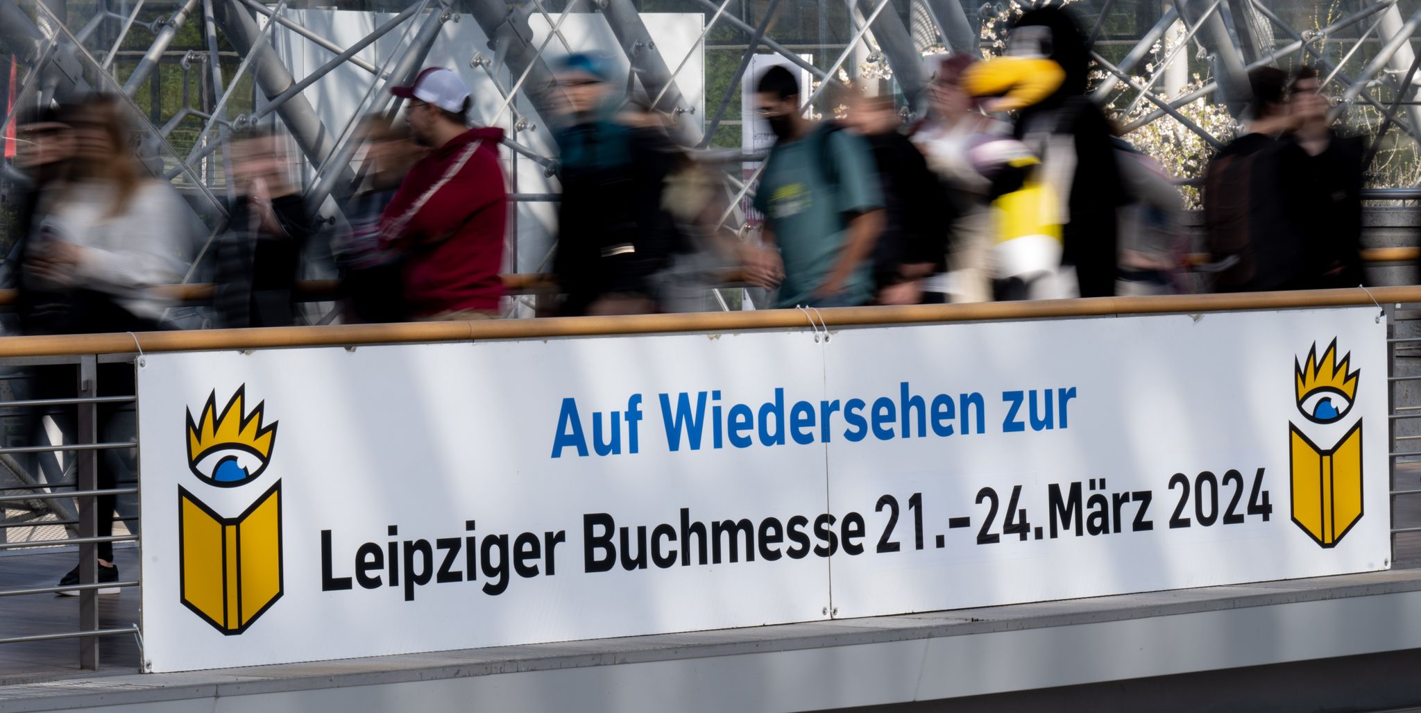 Buchmesse: Stars aus Literatur und Unterhaltung kommen