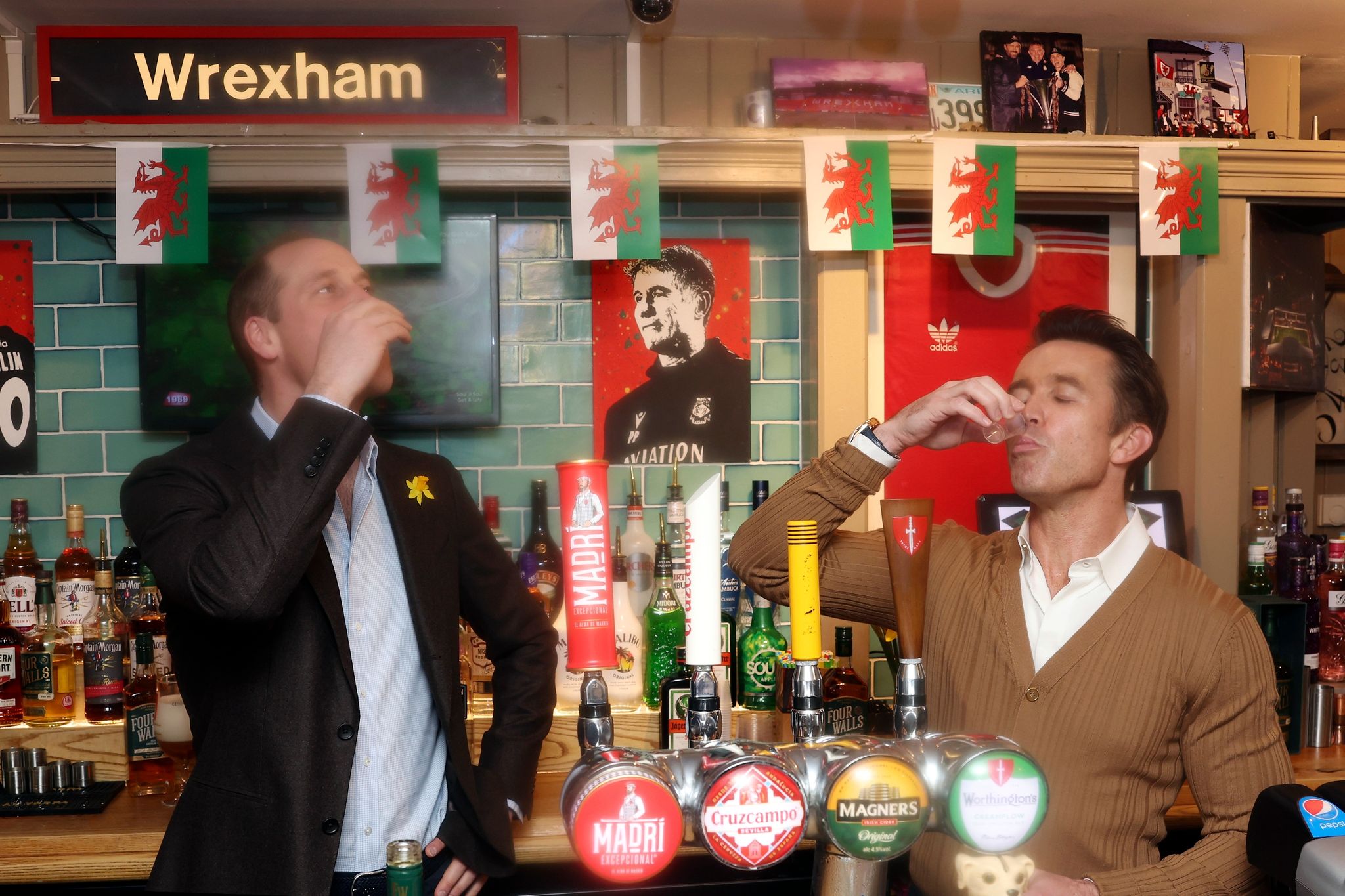 Prinz William im Pub mit Rob McElhenney