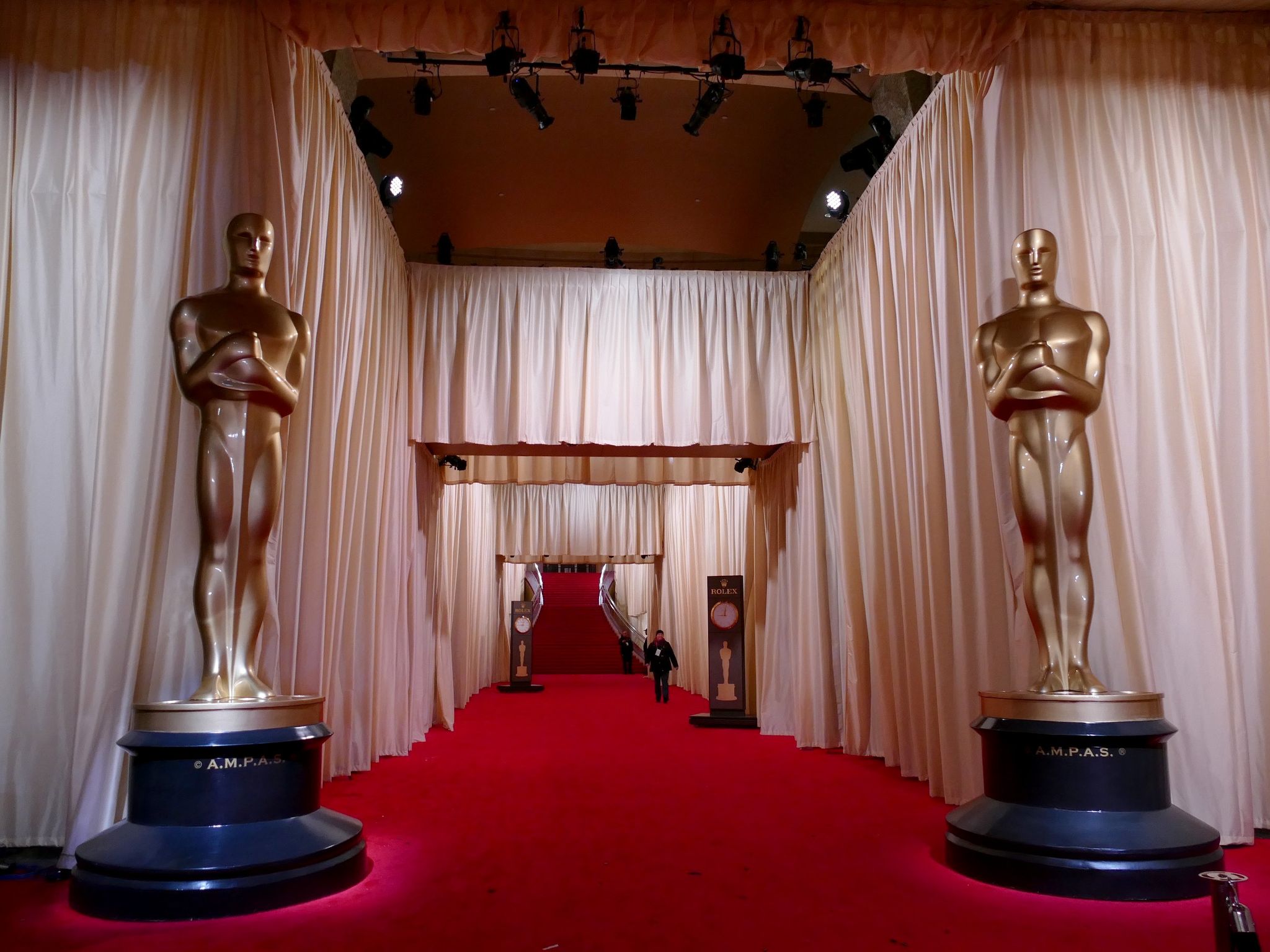 Warmlaufen für die Oscar-Nacht – Roter Teppich liegt bereit