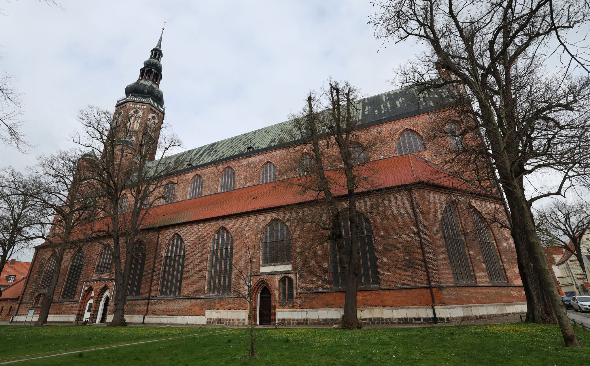 Neue Fenster in Caspar David Friedrichs Taufkirche
