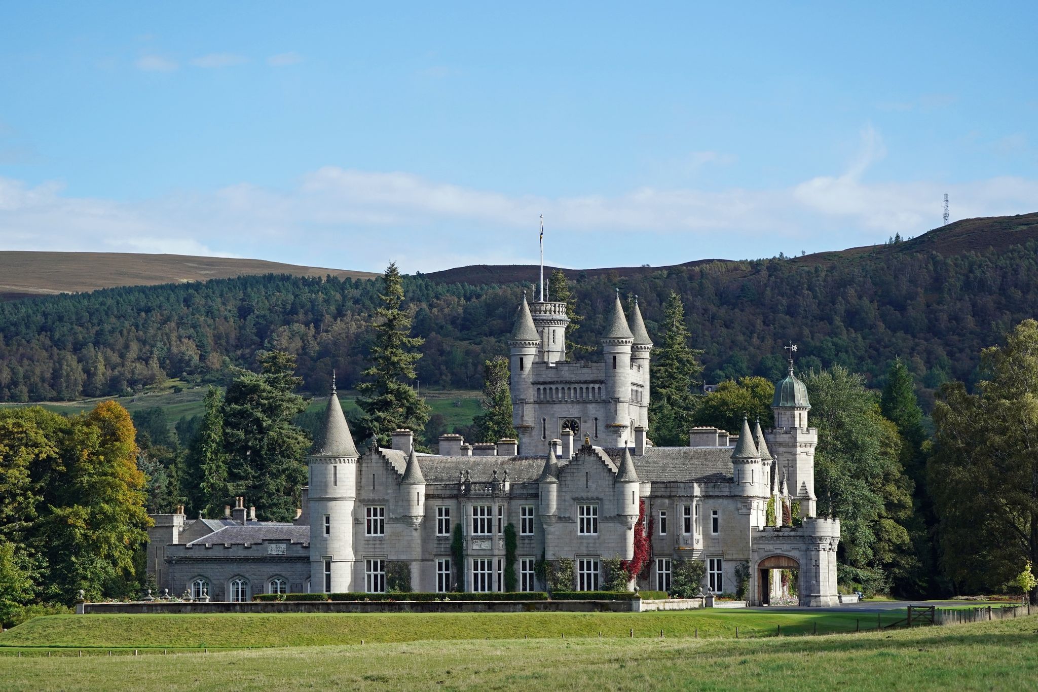 Schottisches Schloss Balmoral öffnet erstmals für Touristen