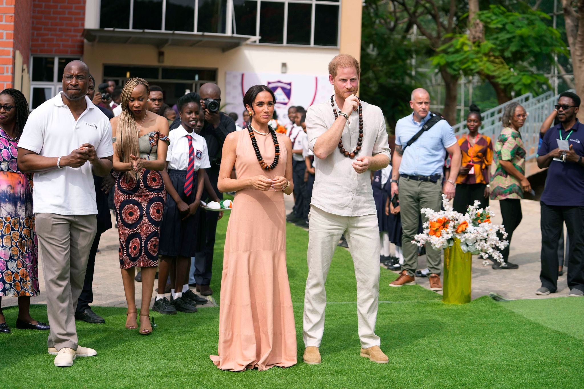 Harry und Meghan besuchen Nigeria