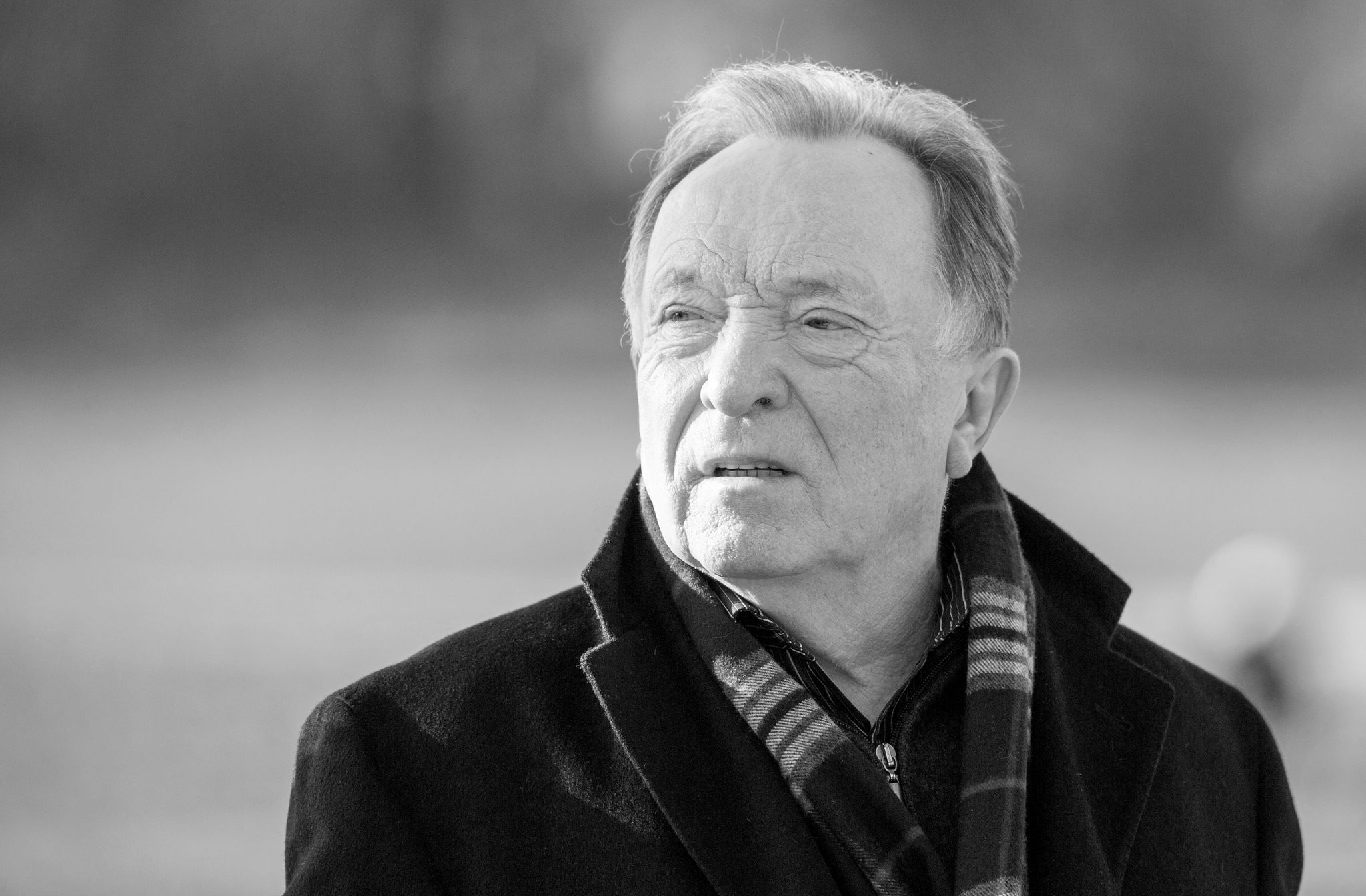 Hunderte bei Gedenkfeier für Peter Sodann in Halle